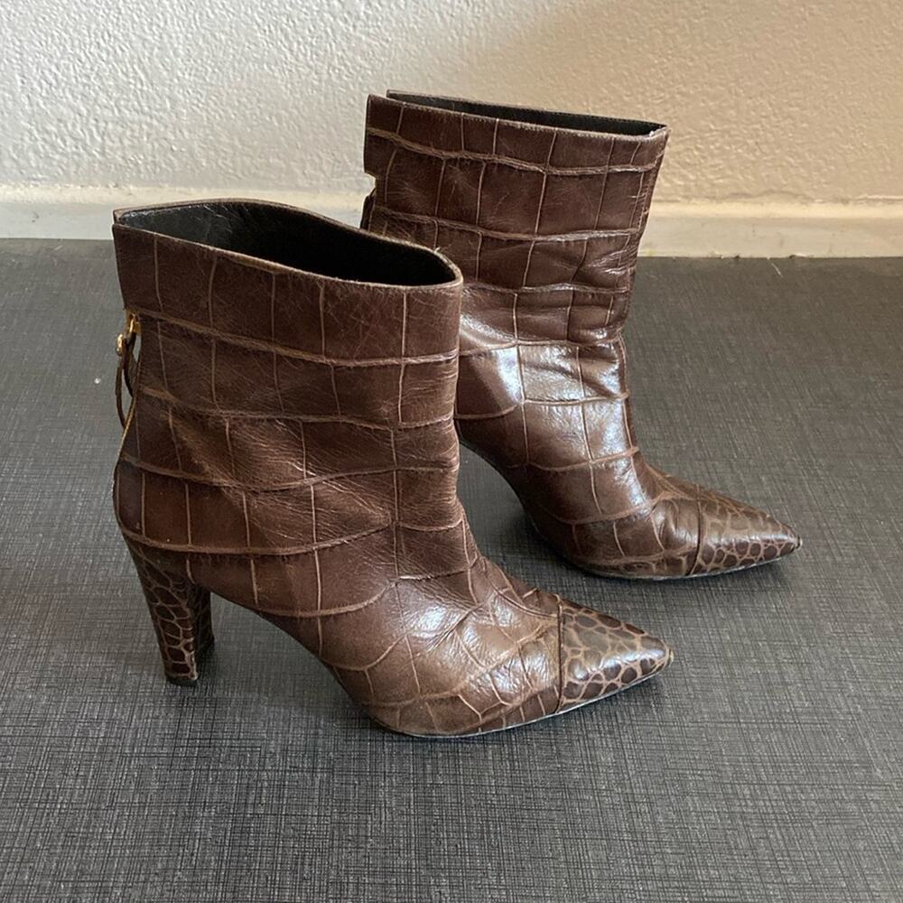 Stewart Weitzman Brown Croc Print Embossed Leather size 7